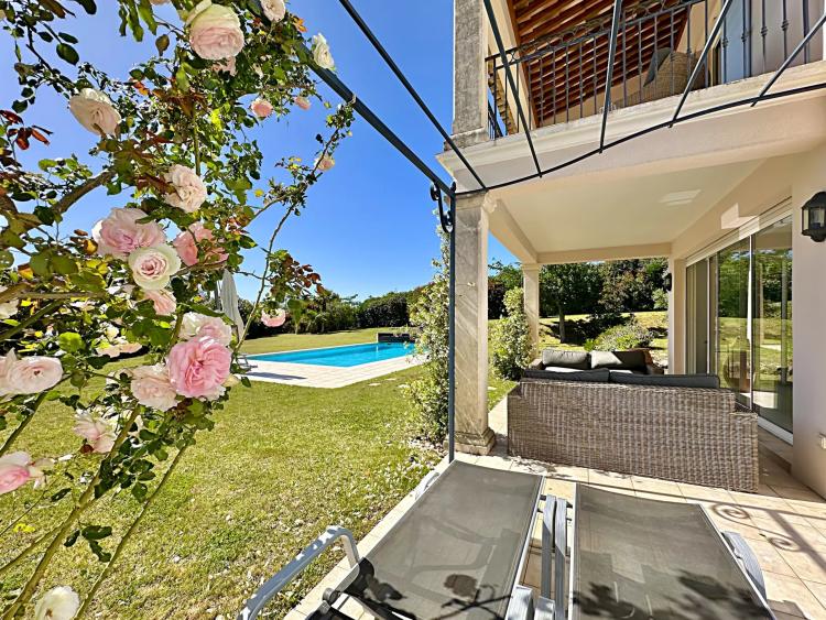 Villa dans un domaine sécurisé à vendre à Grimaud