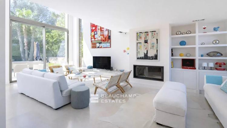 Sublime villa contemporaine à pied du centre de Saint-Tropez