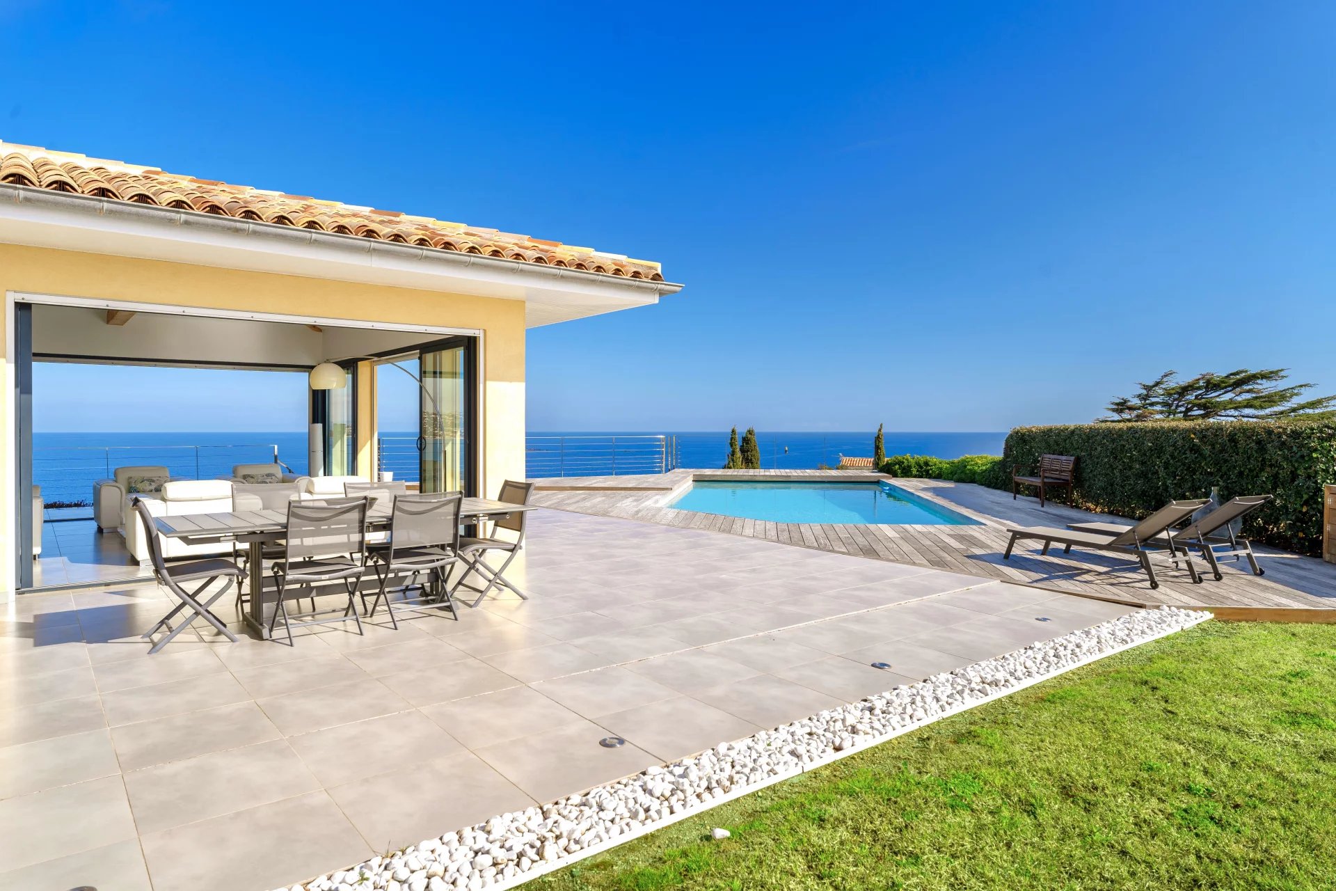 Villa vue mer panoramique à vendre à Sainte-Maxime