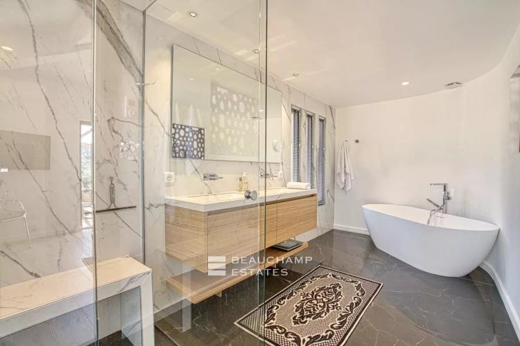 Nouvelle villa de luxe dans domaine privatif au centre de Saint-Tropez