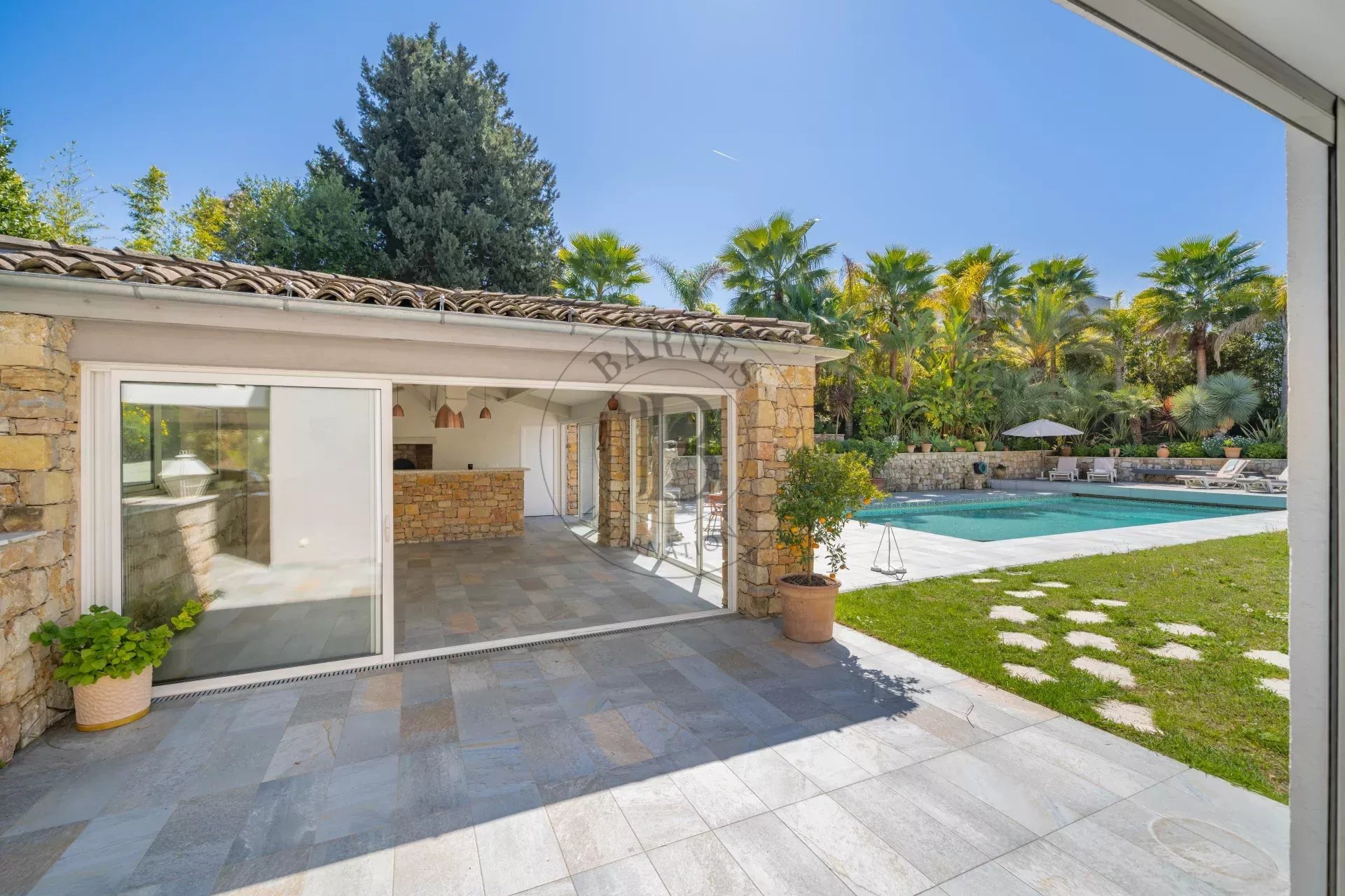 MOUGINS – DOMAINE PRIVÉ – PROCHE MOUGINS SCHOOL