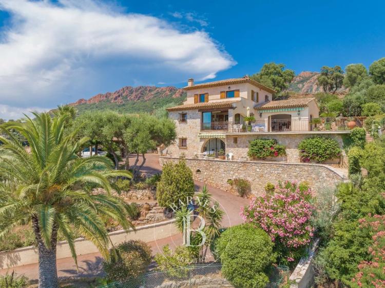 SAINT-RAPHAËL - VILLA FAMILIALE AVEC VUE MER PANORAMIQUE