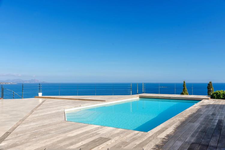 Villa vue mer panoramique à vendre à Sainte-Maxime