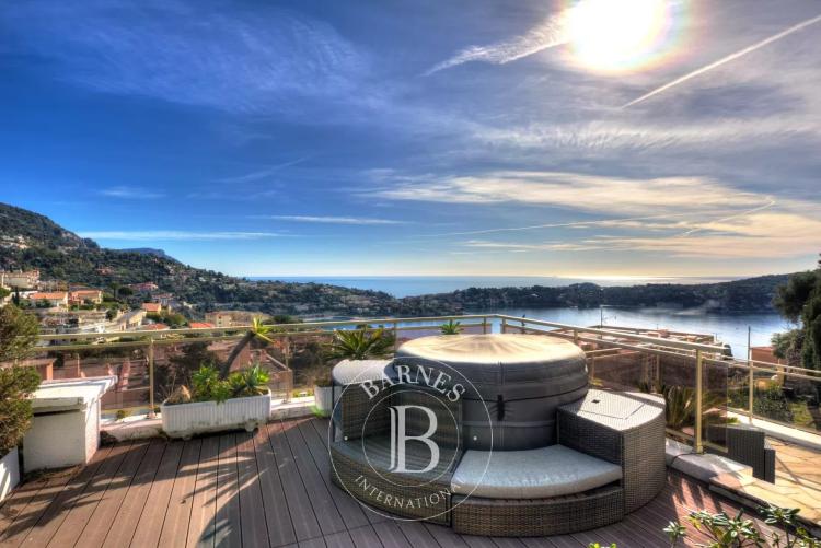 VILLEFRANCHE-SUR-MER - SUPERBE VILLA DE VILLE - VUE MER PANORAMIQUE