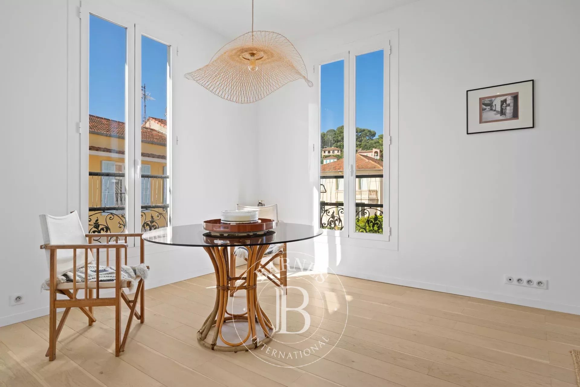 SAINT-JEAN-CAP-FERRAT – APPARTEMENT EN DERNIER ÉTAGE AVEC APERÇU MER ET JARDIN PRIVATIF