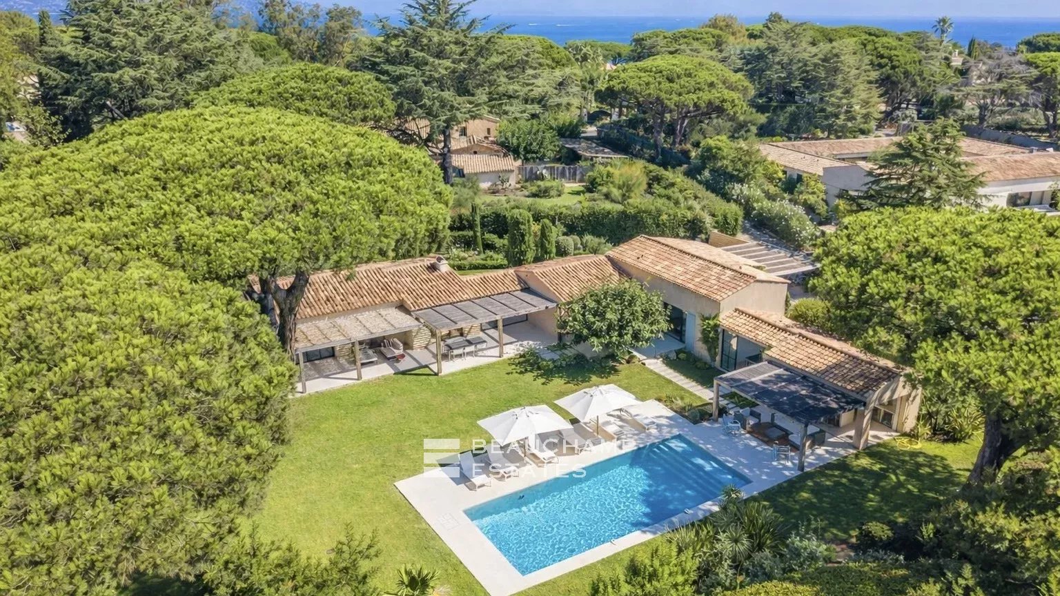 Villa neuve au coeur des Parcs de Saint-Tropez