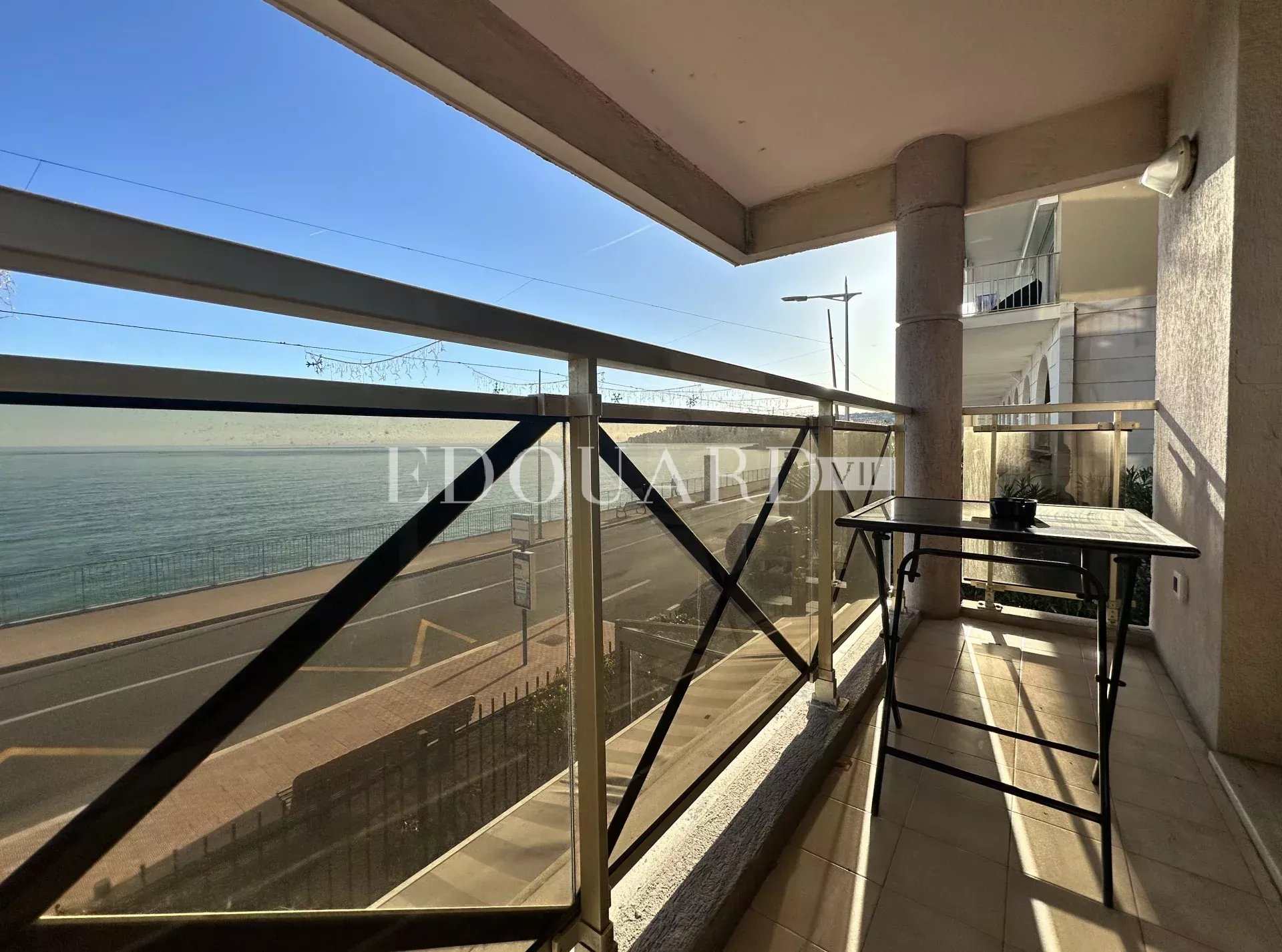 En exclusivité trois pièces avec balcon, splendide vue mer et garage, proche des écoles et du Parc Koaland