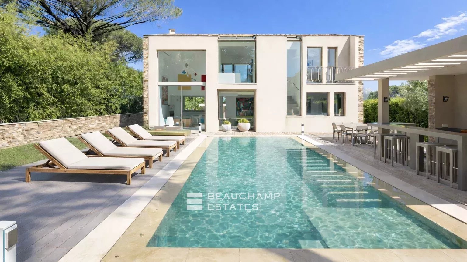 Sublime villa contemporaine à pied du centre de Saint-Tropez