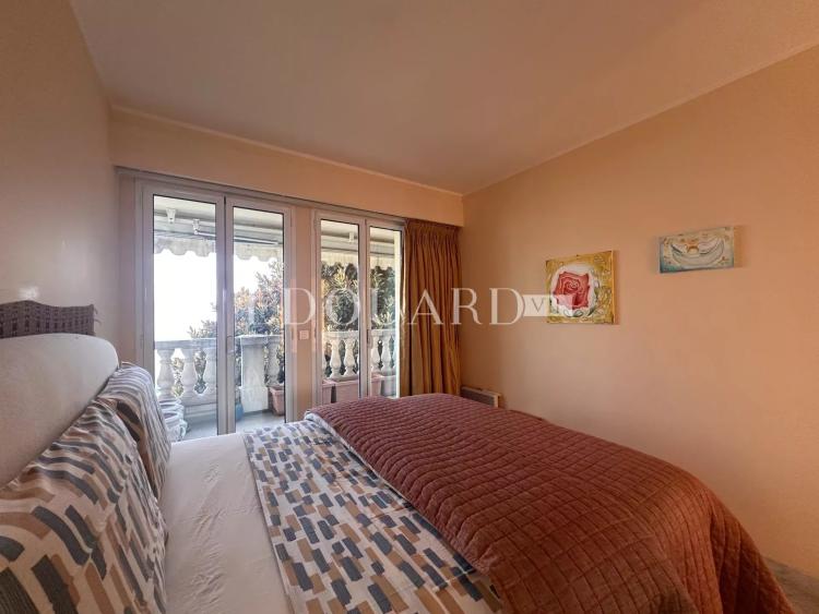 Dans résidence de luxe, deux pièces avec terrasse, balcon, belle vue mer,  cave et parking en sous-sol