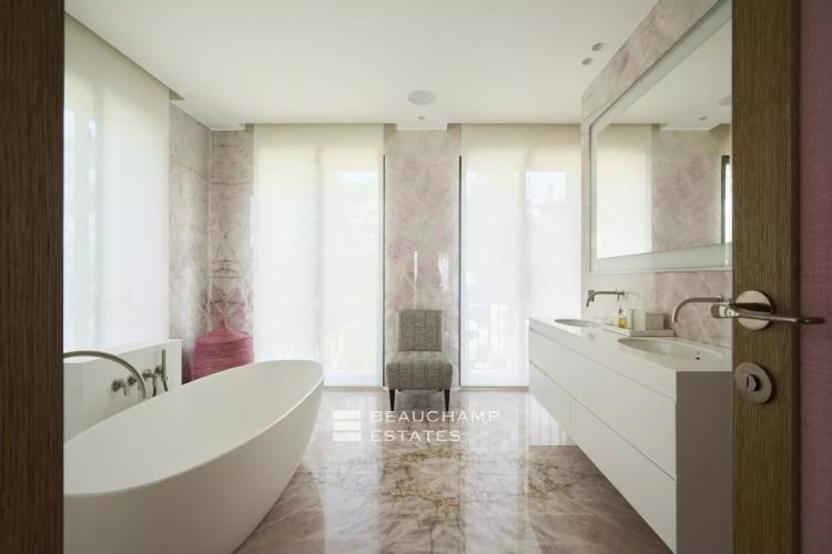 EXCLUSIVITE  - Villa néo provençale rénovée avec vue mer panoramique - Cannes