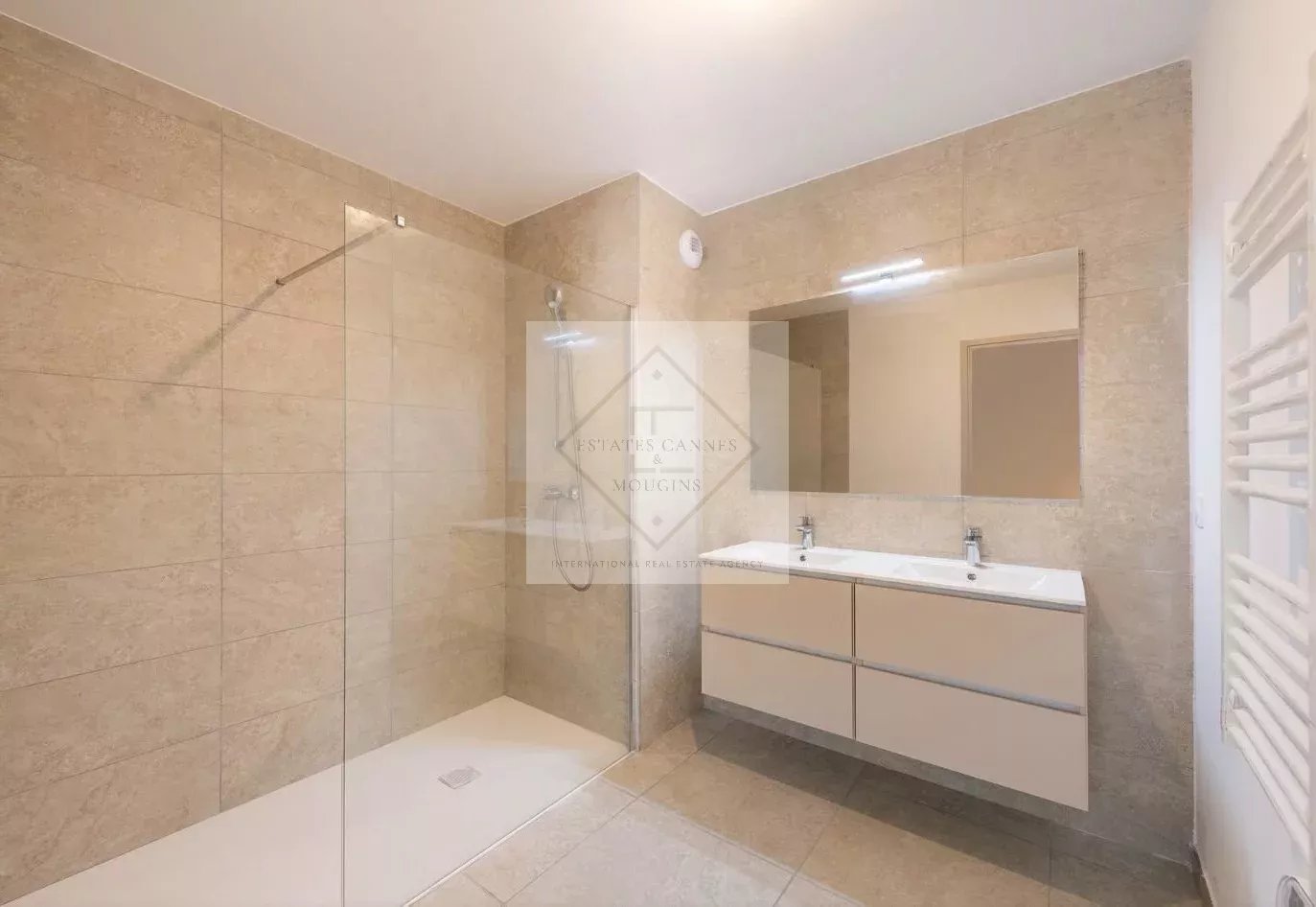Superbe appartement neuf en dernier étage à Boulouris