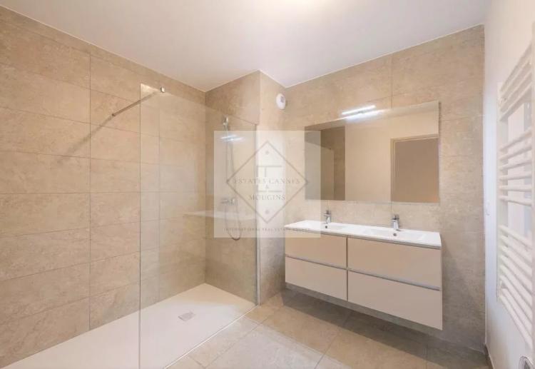 Superbe appartement neuf en dernier étage à Boulouris