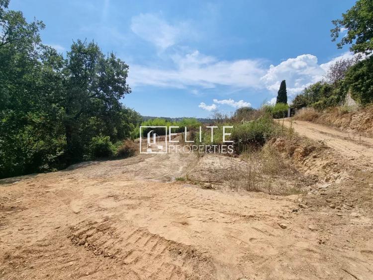 TERRAIN CONSTRUCTIBLE 1570m² AU CALME PEYMEINADE