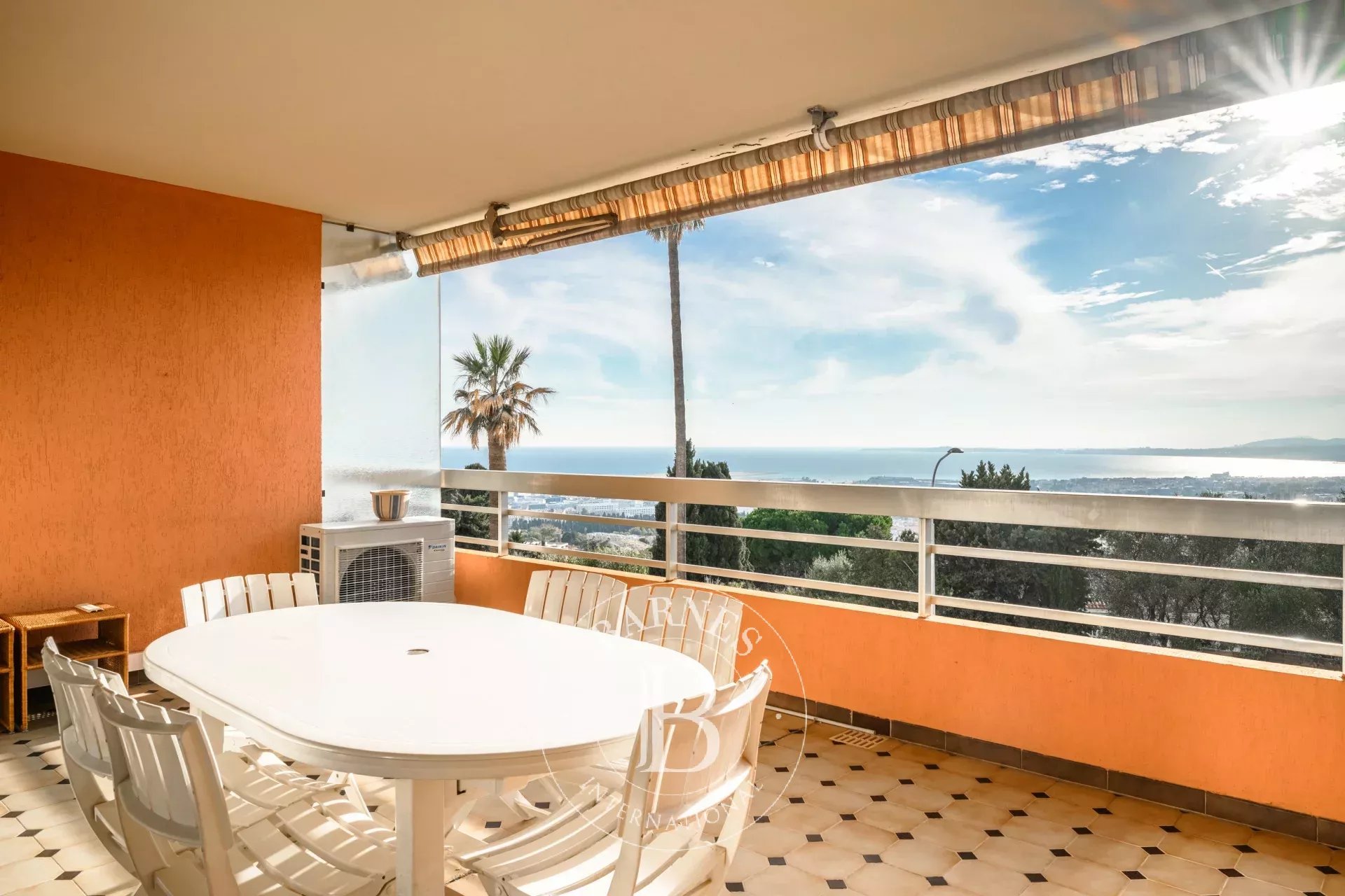 NICE – LA LANTERNE — APPARTEMENT TRAVERSANT AVEC VUES MER & GRANDE TERRASSE