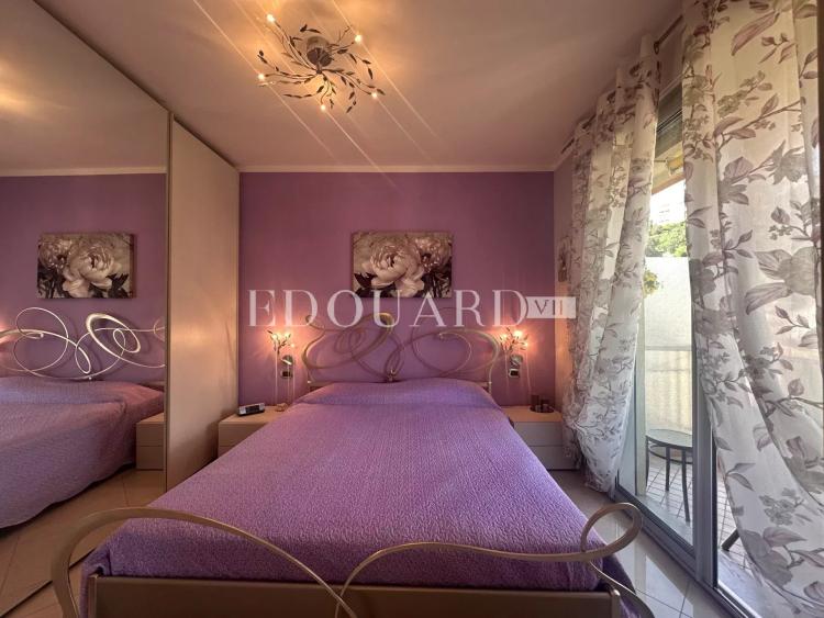 Deux pièces en excellent état avec terrasse et cave, au sixième étage d’un immeuble avec conciergerie, exclusivité
