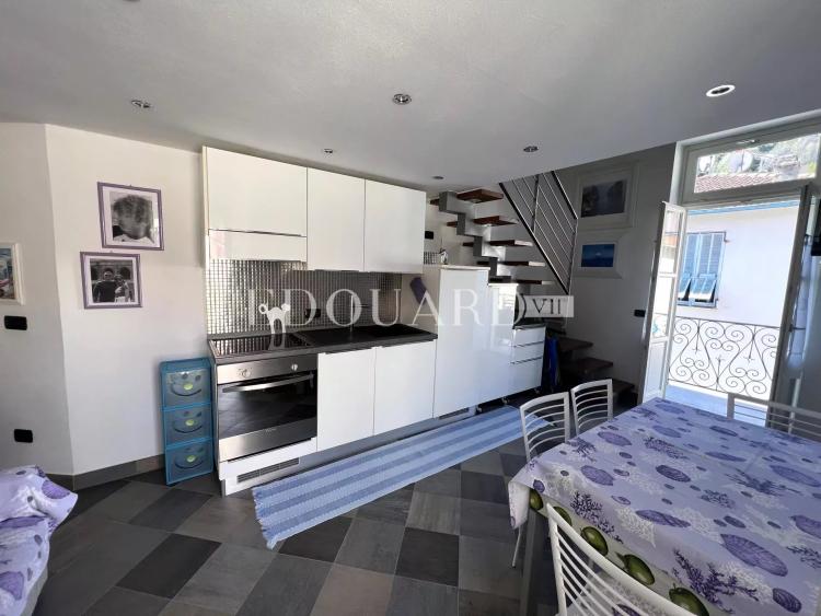 En exclusivité petit trois pièces en très bon état avec deux chambres en mezzanine, proche commerces et écoles