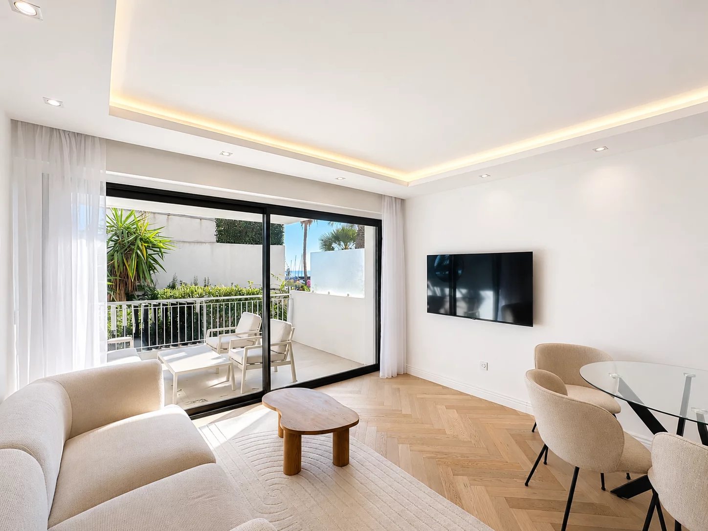CANNES PALM BEACH — FRONT DE MER