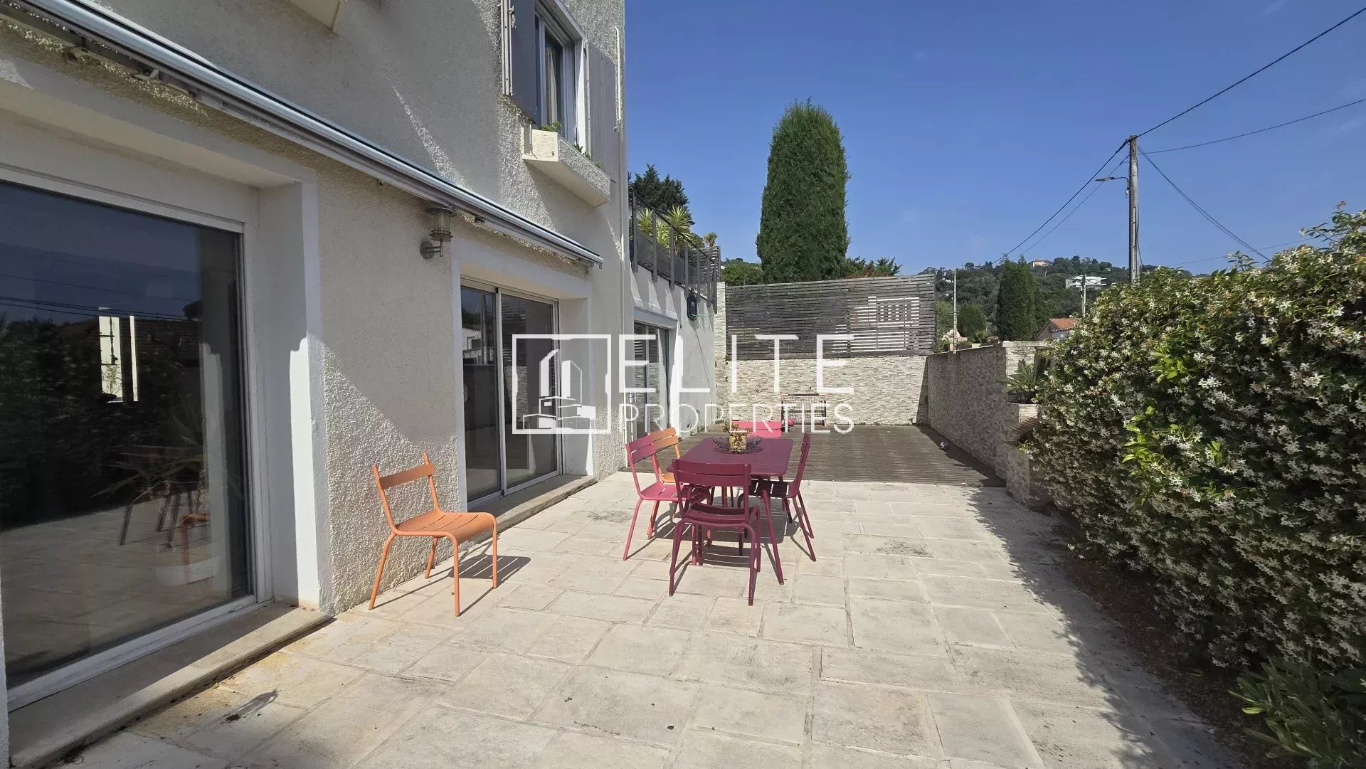 MAISON 5 PIÈCES  112 m² – VUE MER & PISCINE – CANNES