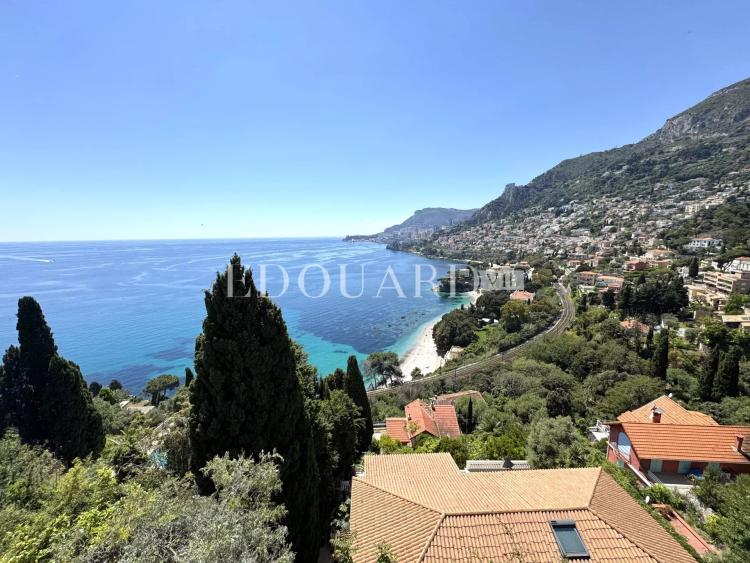 En exclusivité villa à vendre avec magnifique vue mer panoramique jusqu’à la Principauté de Monaco
