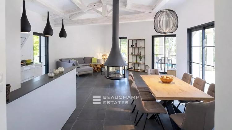 Villa neuve à pieds de la plage des Salins et à proximité du centre ville de Saint-Tropez