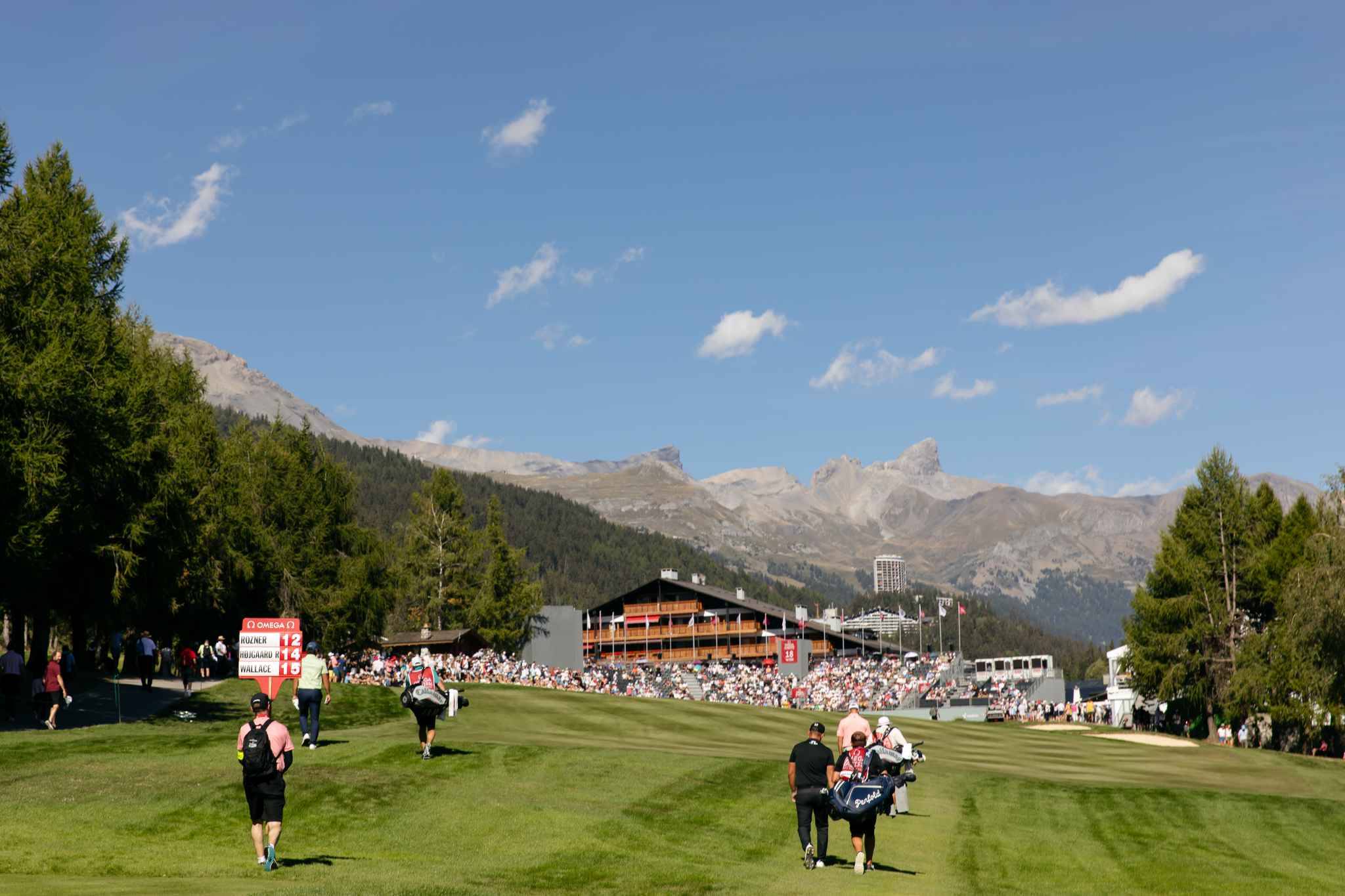 Situation exceptionnelle - 4.5 pièces AVEC VUE IMPRENABLE SUR LE GOLF ET STUDIO INDÉPENDANT