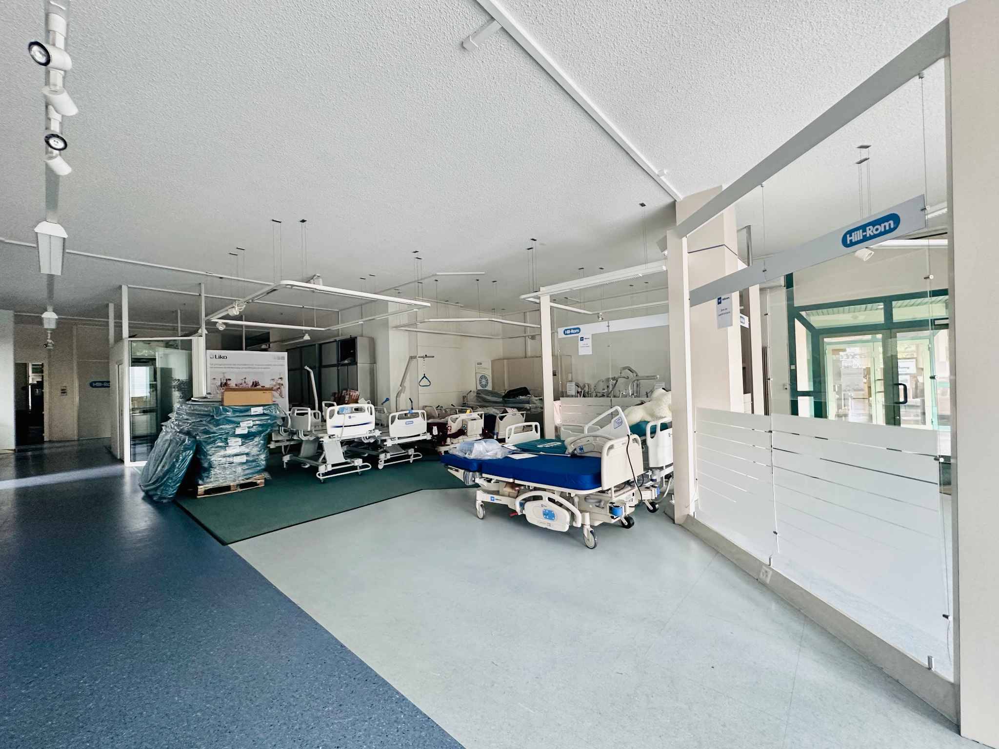 INDUSTRIE, BUREAUX - 700 m2 - Bussigny-près-Lausanne
