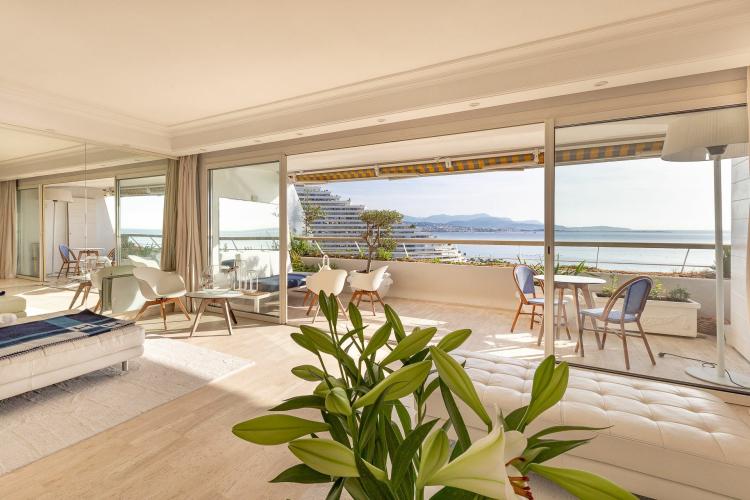 Appartement de deux chambres avec vue sur la mer à Marina Baie des Anges
