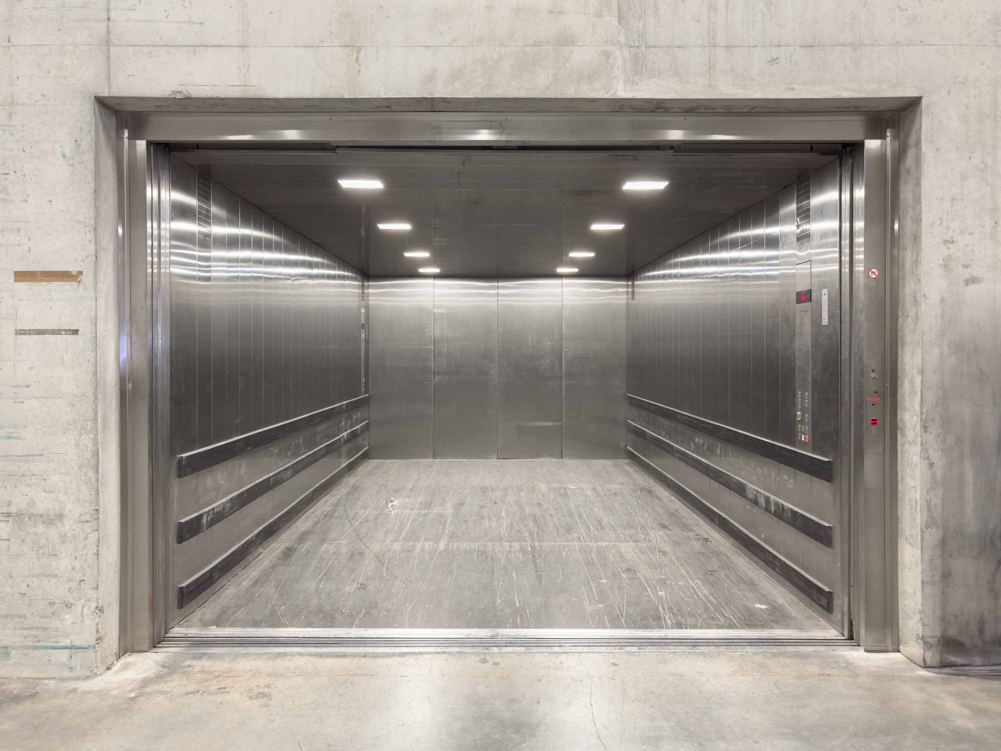 Magnifique dépôt Logistique de 1'000m² avec Quais de Déchargement