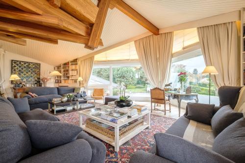 Belle villa d'architecte avec vue panoramique sur le lac