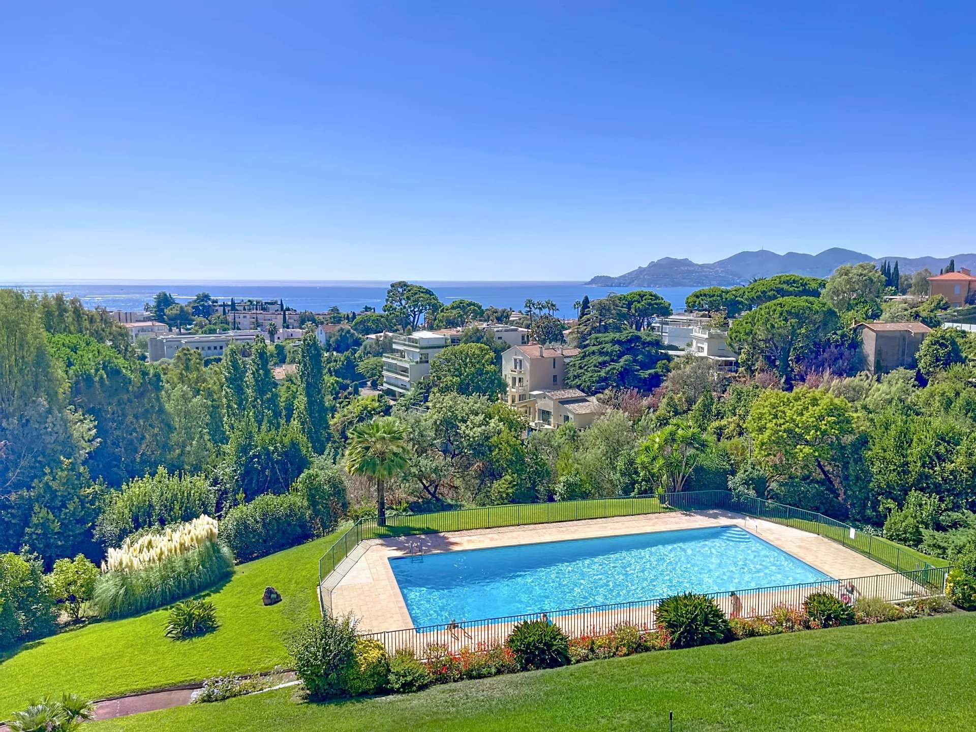 CANNES - CROIX DES GARDES - VUE MER
