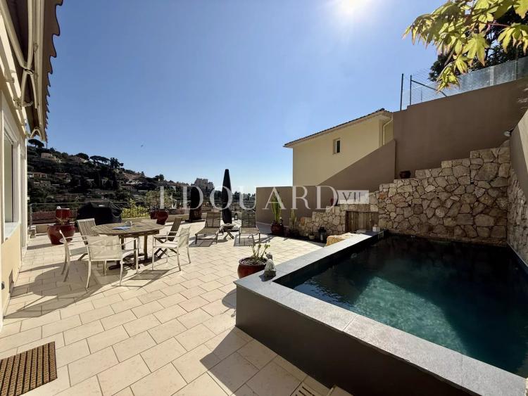 Maison d’exception à vendre avec piscine chauffée, vaste terrasse et belle vue mer panoramique