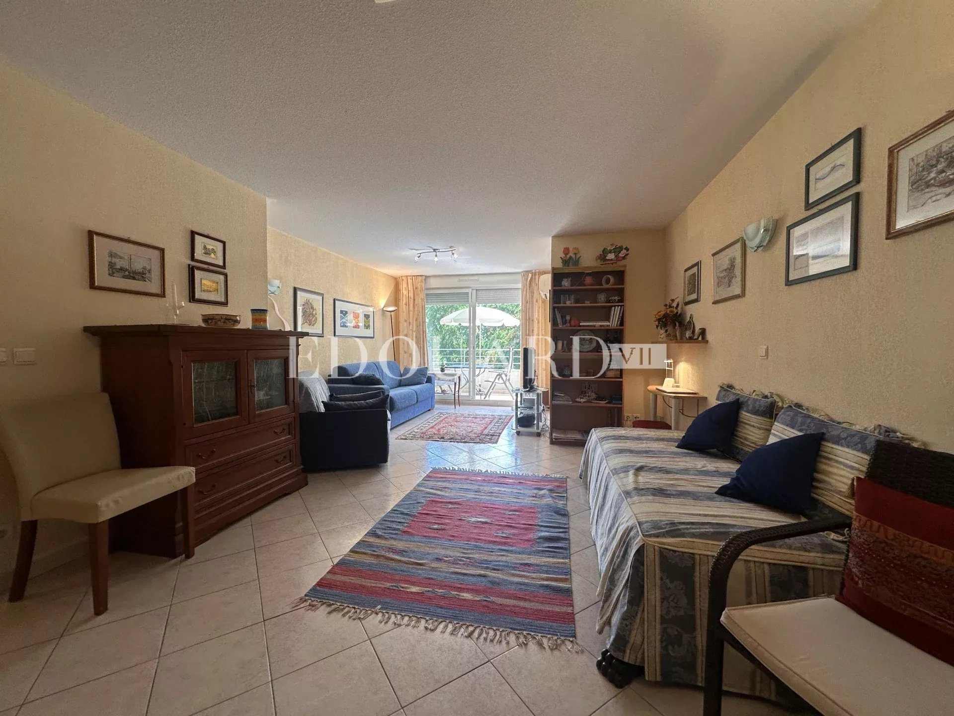Grand deux pièces en excellent état avec belle terrasse et possibilité garage, exclusivité