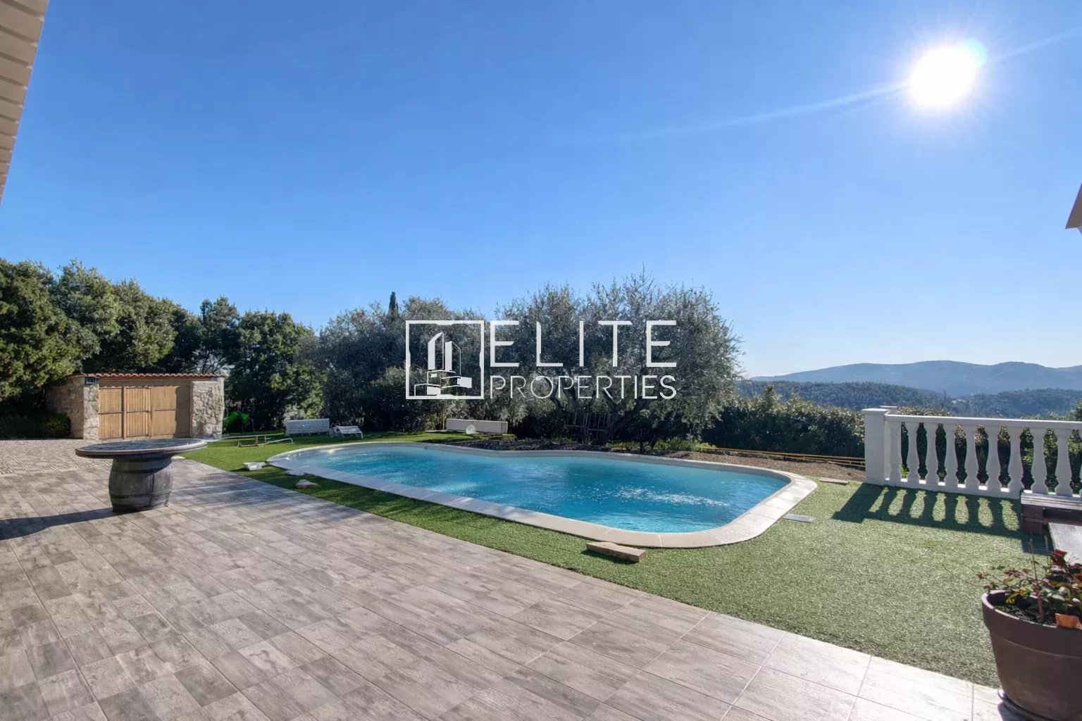 LE TIGNET villa 208 m² + piscine vue dégagée sur le lac de Saint Cassien, mer et collines environnantes