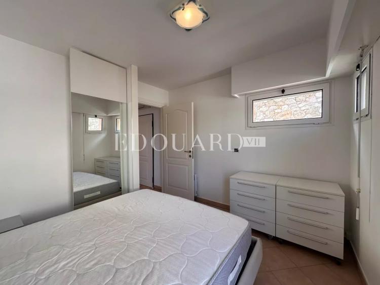En exclusivité deux pièces avec terrasse, magnifique vue mer, spectaculaire solarium, spacieux parking