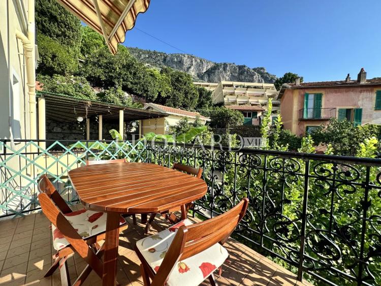 En exclusivité deux pièces avec terrasse et vue panoramique, au cœur du splendide quartier de Garavan