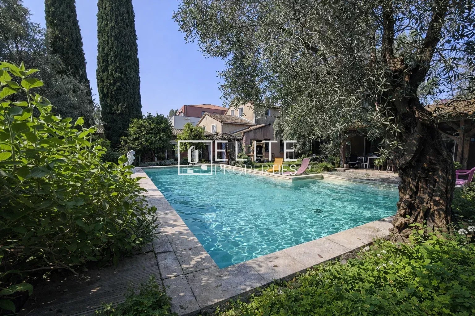 Grasse : Maison de Maître avec Potentiel Constructible Majeur !