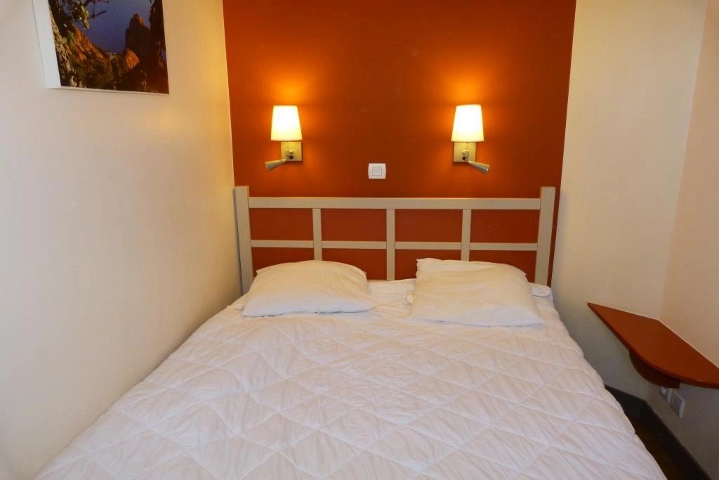 AGAY CAP ESTEREL 2 PIECES DERNIER ETAGE VUE GOLF. PARKING PRIVE