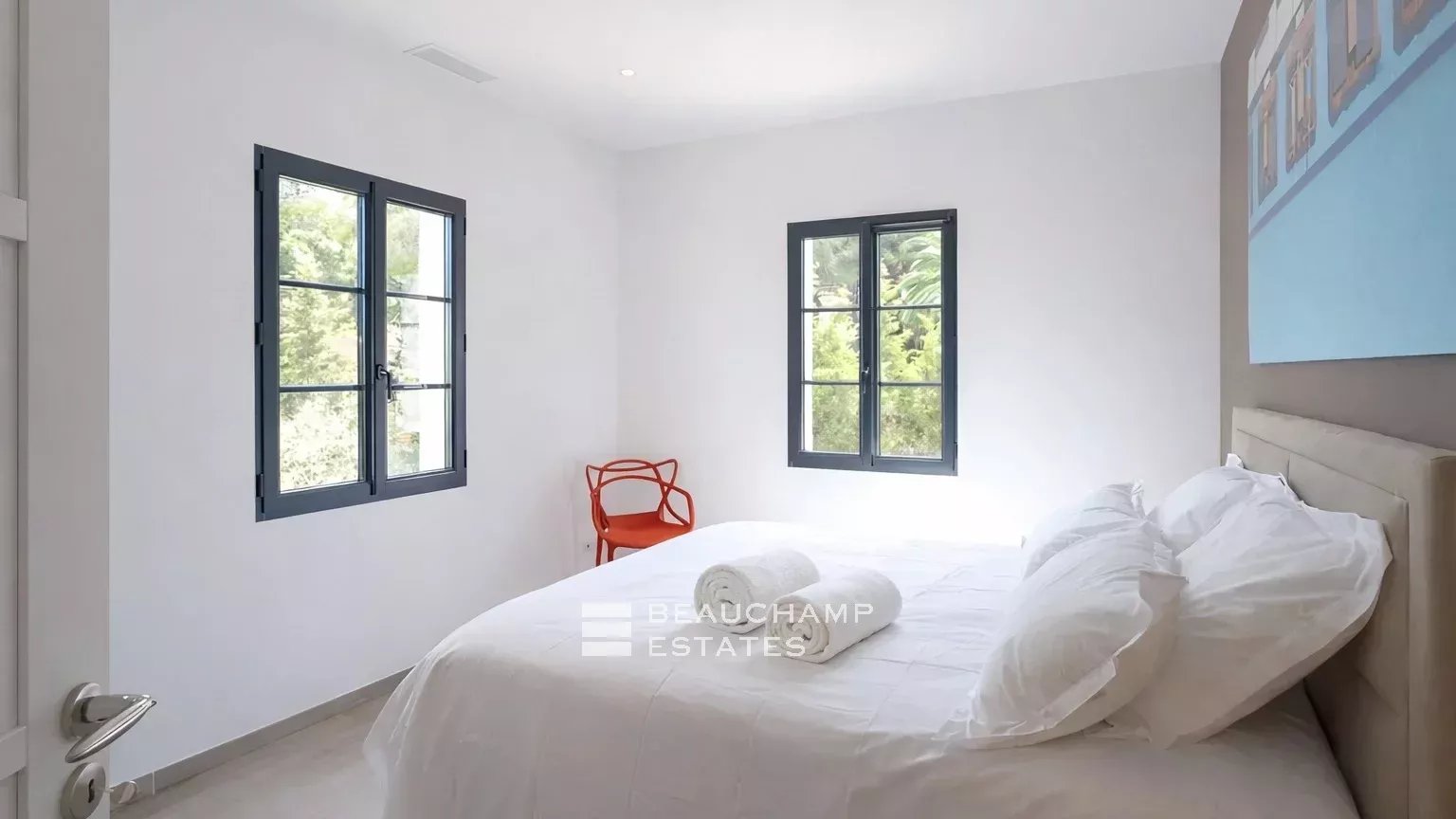 Villa neuve à pieds de la plage des Salins et à proximité du centre ville de Saint-Tropez