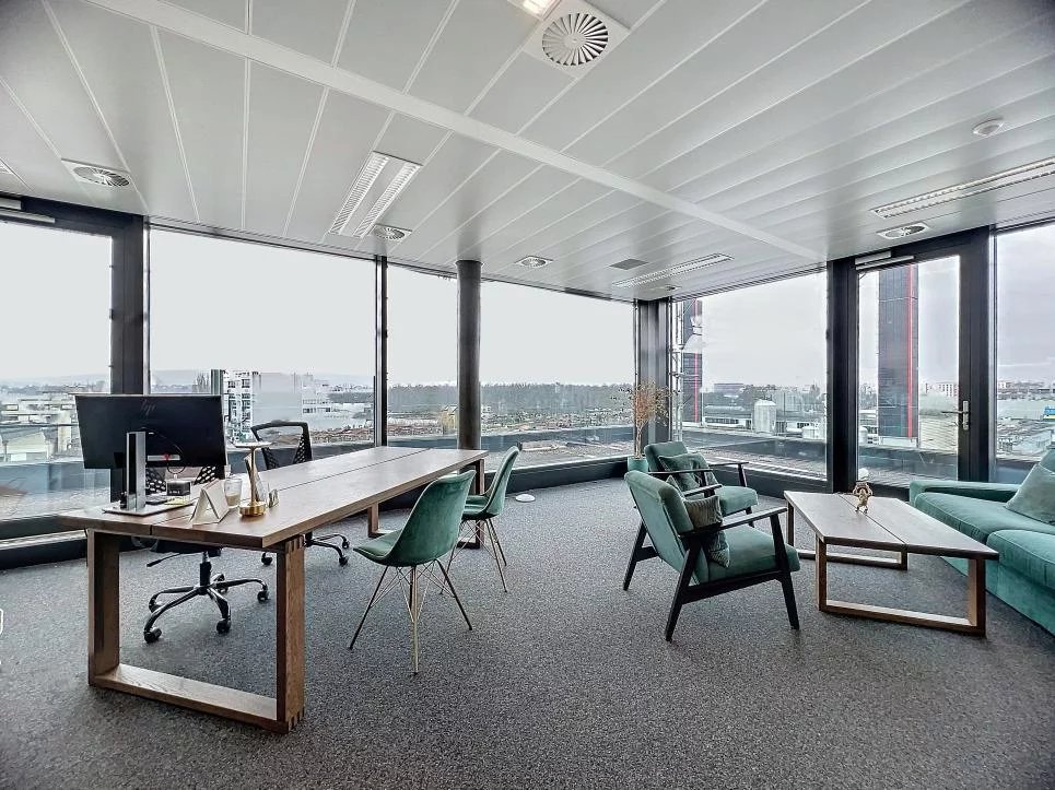 Magnifique espace de travail attique de 570m2 au coeur du Lignon