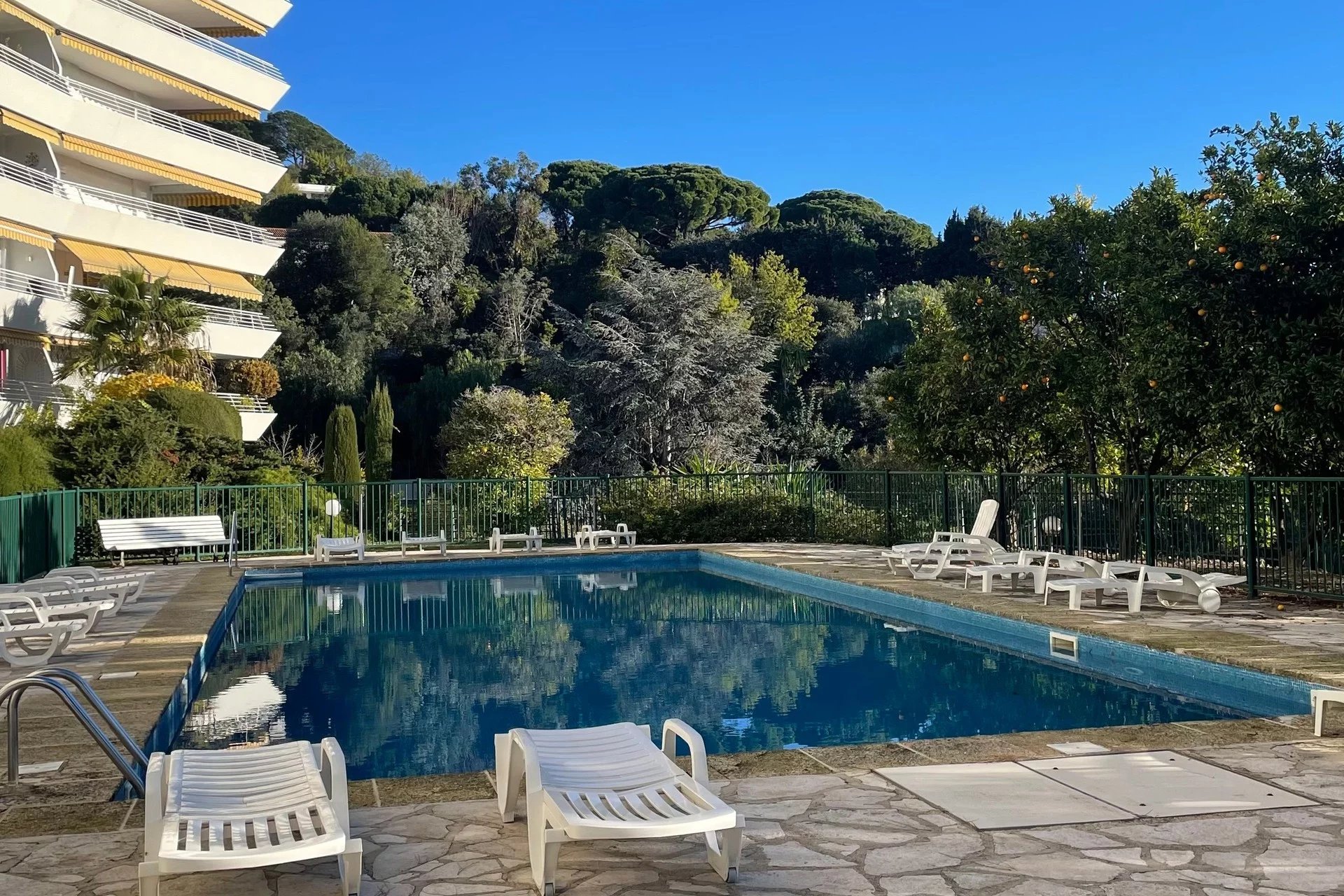 CANNES 2P REZ DE JARDIN TERRASSE
