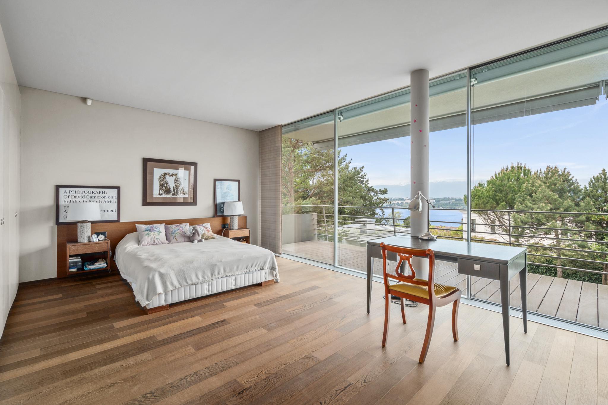 Maison d'architecte à Cologny avec piscine et vue lac