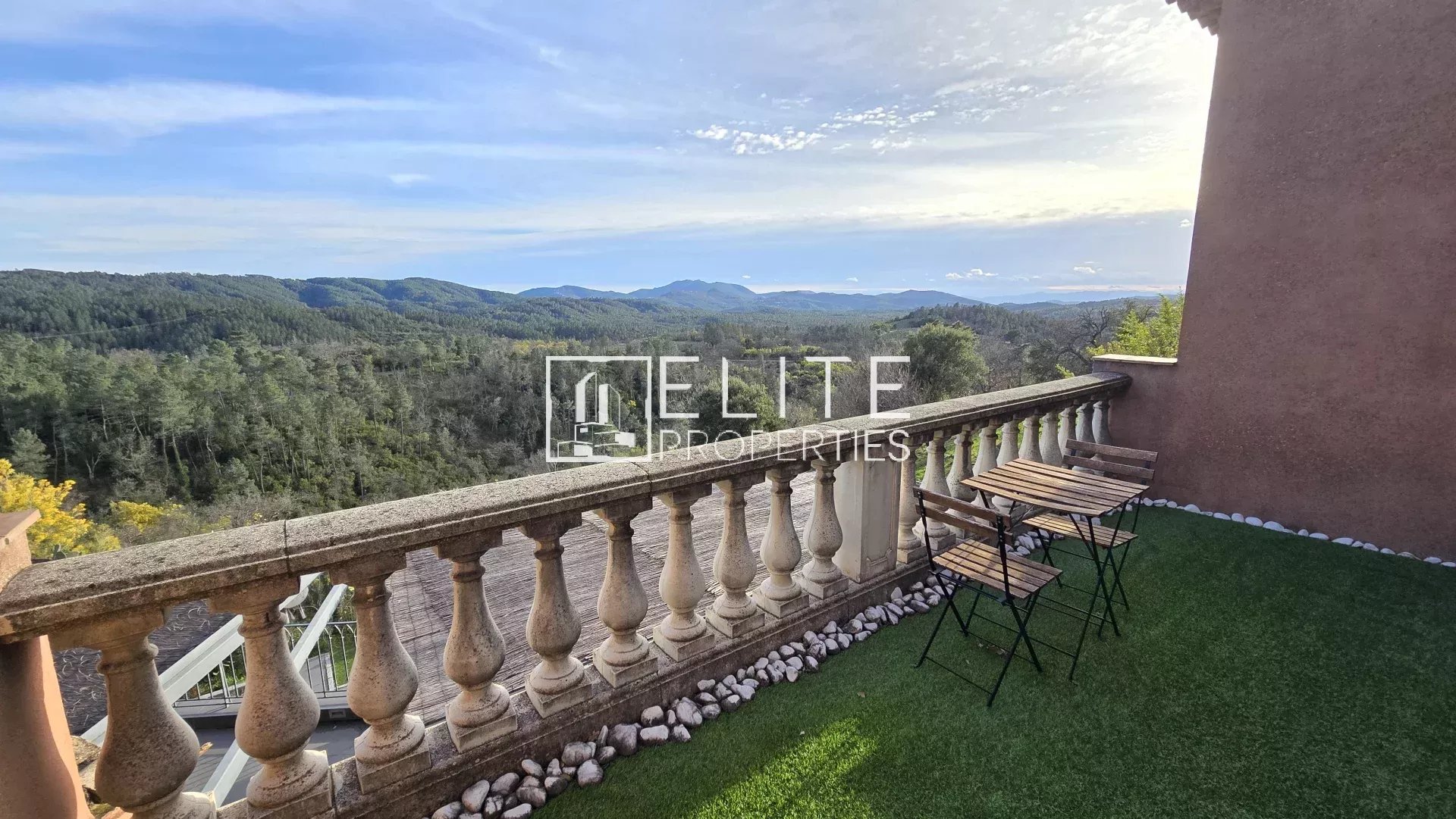 MAISON 6 PIÈCES 218 m² + PISCINE & GARAGE – TANNERON