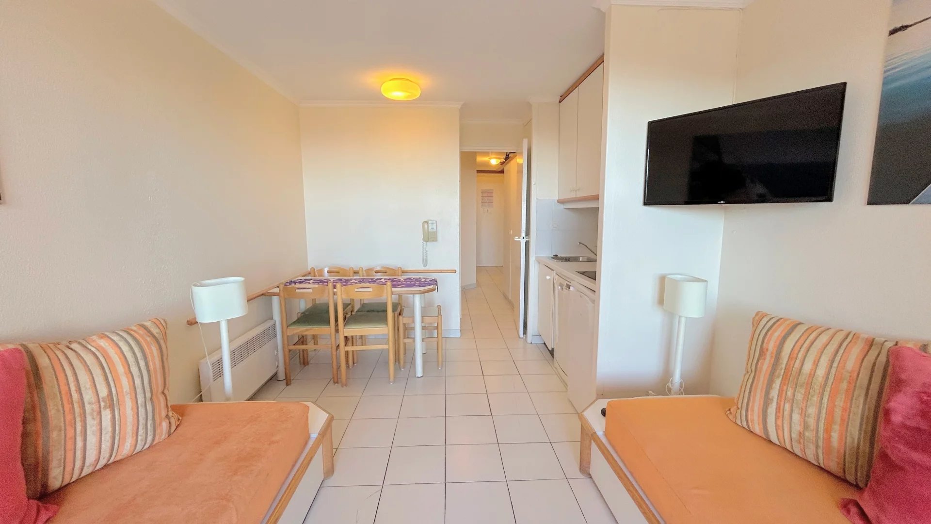 AGAY CAP ESTEREL 2 PIECES DERNIER ETAGE VUE MER PANORAMIQUE. PARKING PRIVE
