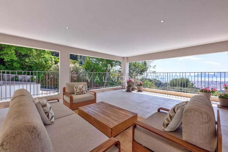Une élégante maison moderne de 5 chambres à Cannes