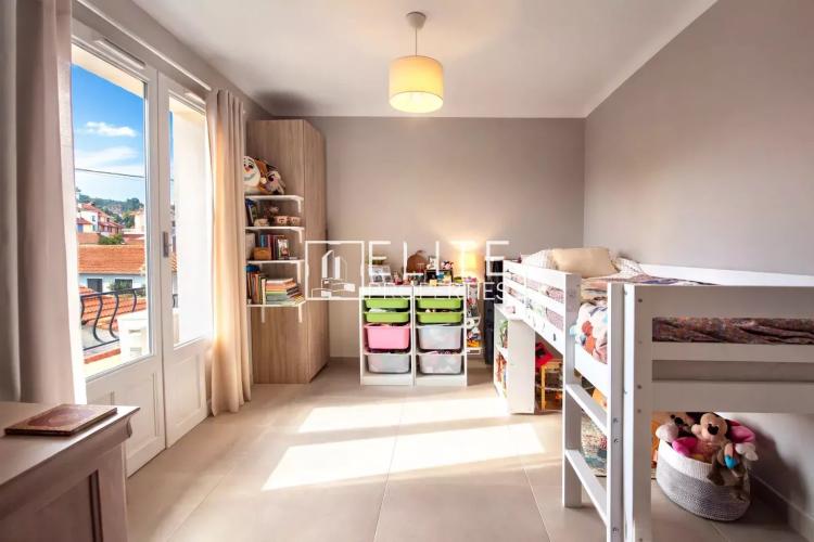 EXEPTIONNEL APPARTEMENT T5 en DUPLEX 109m² + TOIT TERRASSE de 75m² à VALLAURIS avec Garage.