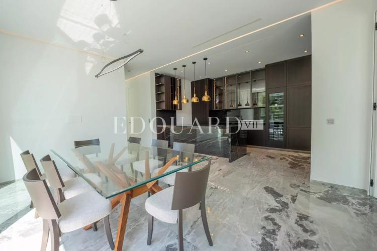 En exclusivité villa neuve avec domotique, ascenseur, grandes terrasses, piscine à débordement et belle vue mer