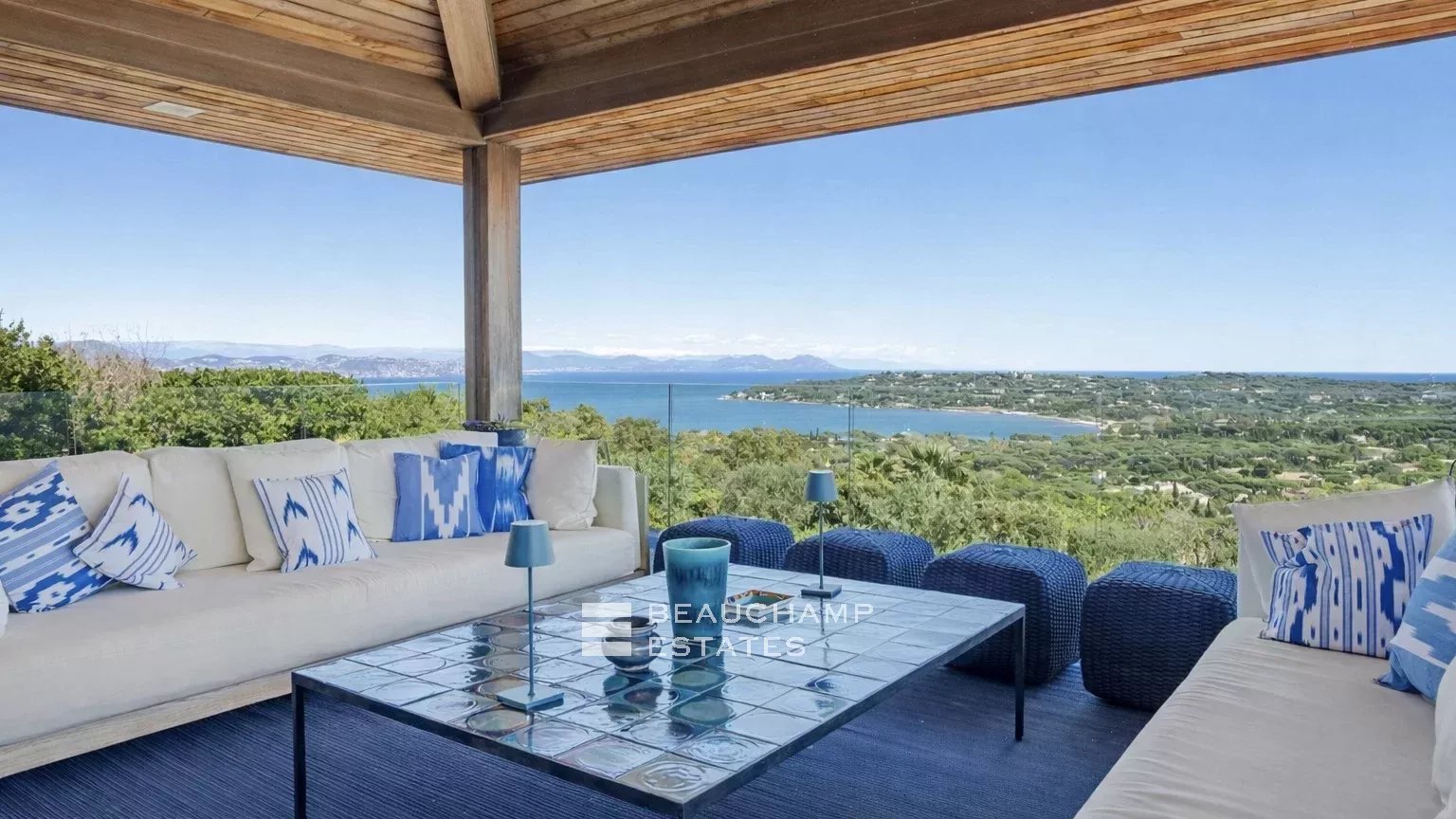 Villa d'exception proche du villa de Saint-Tropez avec prestations de grand luxe