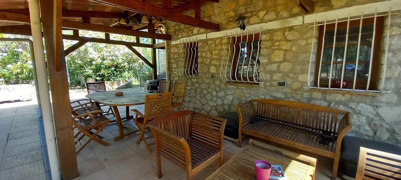 Propriété d’Exception à Vendre – 6 600 m² avec Piscine et 3 Bâtiments
