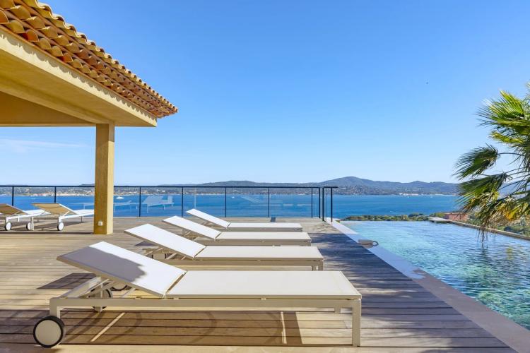 Villa neuve avec vue mer panoramique à vendre à Beauvallon
