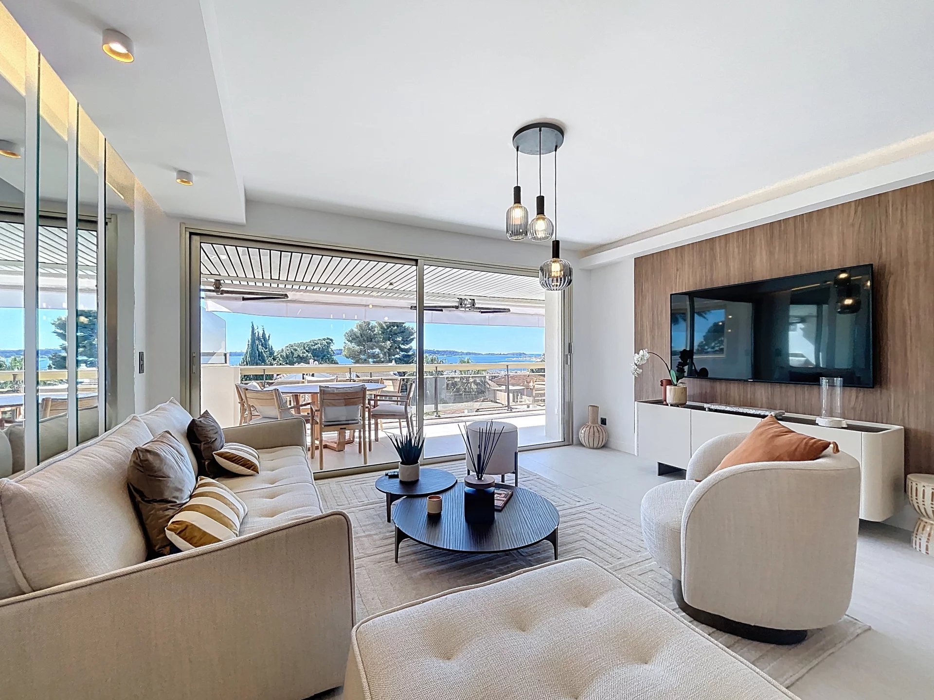 APPARTEMENT 4 PIECES  - CANNES PALM BEACH - VUE MER